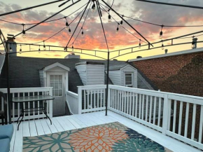 Taca's Townhome with Private Roof Deck
